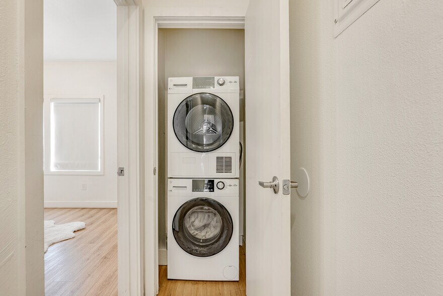 More Photos Of 6208-6212 Santa Monica Blvd, Los Angeles Loft Creative Space For Lease