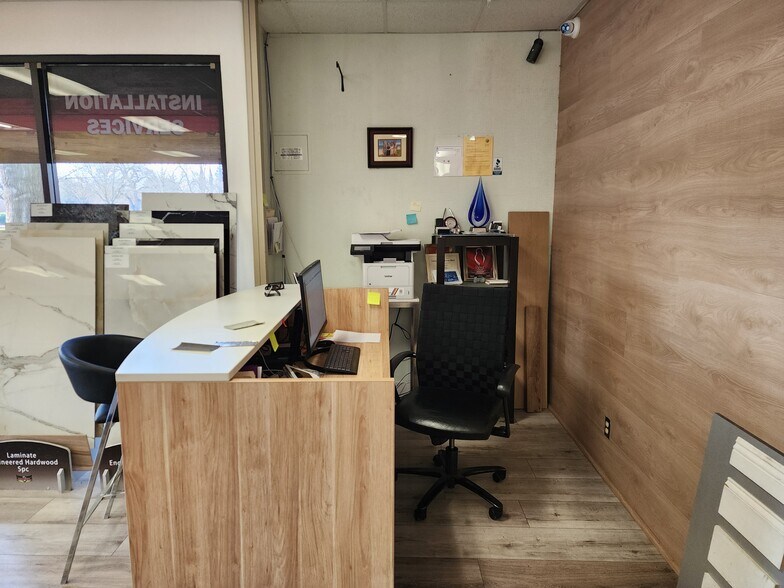 More Photos Of 9960 Business Park Dr, Sacramento Showroom For Lease