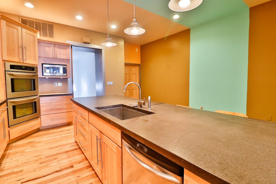 More Photos Of 102-104 W Columbus St, Kenton Office Residential For Sale