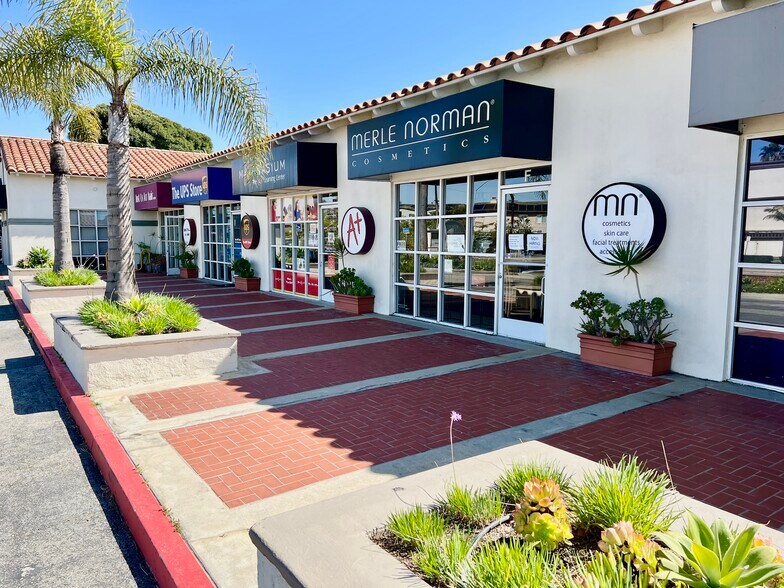 More Photos Of 1190-1198 Pacific Coast Hwy, Seal Beach Freestanding For Lease