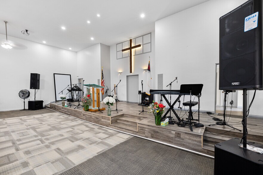 More Photos Of 375 S K St, Oxnard Religious Facility For Sale