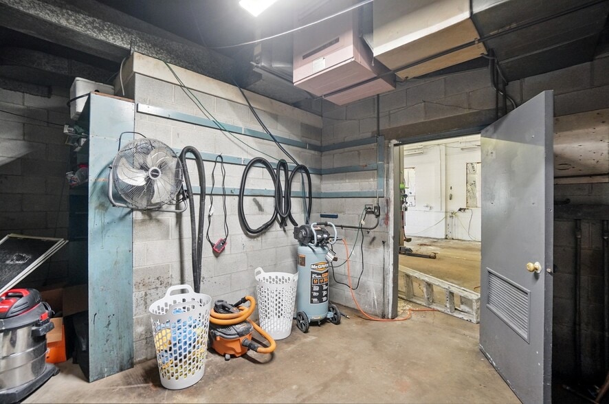 More Photos Of 4500 Dixie Hwy, Franklin Auto Repair For Sale