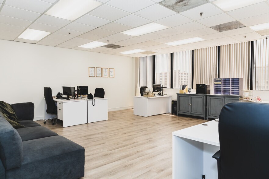 More Photos Of 111 N Jackson St, Glendale Office For Sale