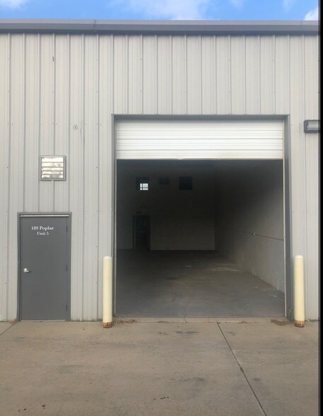 More Photos Of 189 Poplar Pl, North Aurora Warehouse For Lease