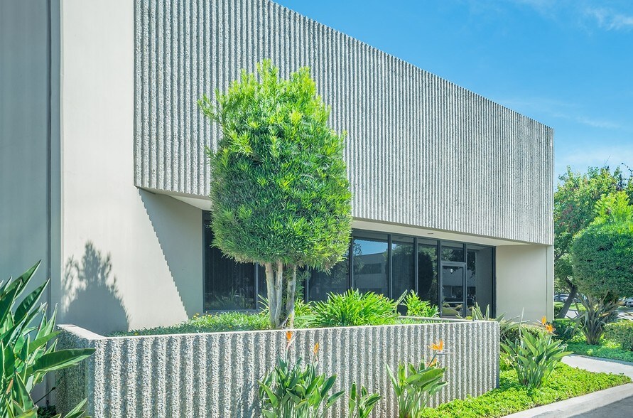 More Photos Of 17781-17791 Mitchell Ave N, Irvine Light Distribution For Lease