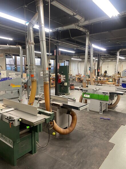 More Photos Of 5680 N Northwest Hwy, Chicago Manufacturing For Sale