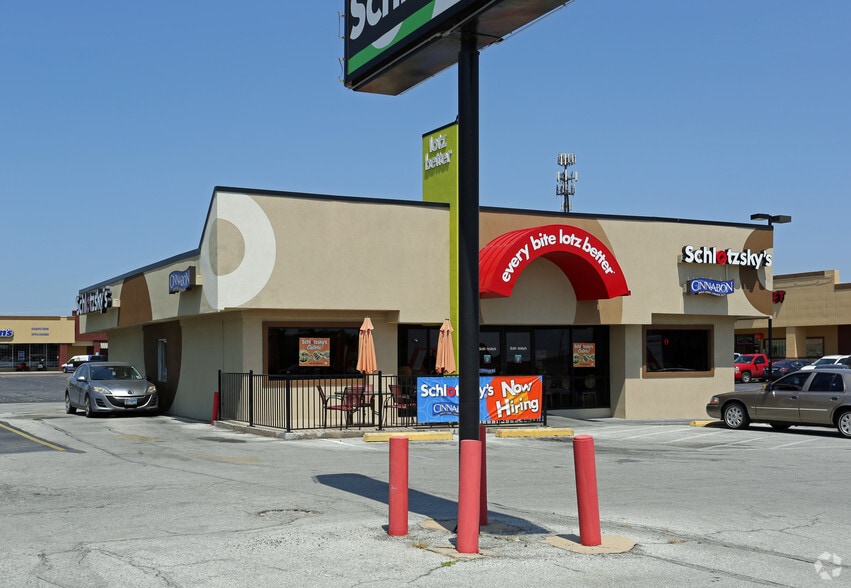 Primary Photo Of 507 N Highway 77, Waxahachie Fast Food For Sale