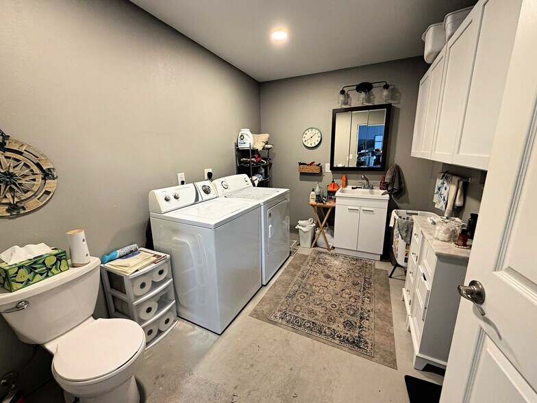 More Photos Of 224 Washington St, Raymond Industrial For Sale