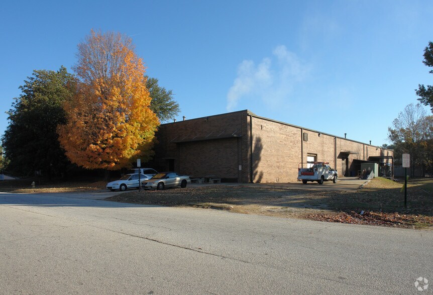 More Photos Of 1585 Roadhaven Dr, Stone Mountain Warehouse For Lease