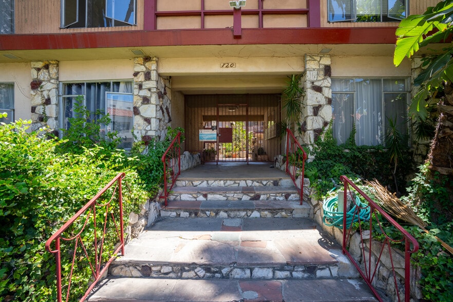 More Photos Of 720 S Plymouth Blvd, Los Angeles Apartments For Sale