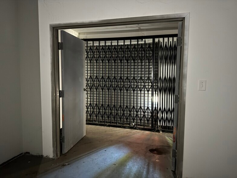 More Photos Of 2805 Vineyard Ave, Oxnard Freestanding For Sale