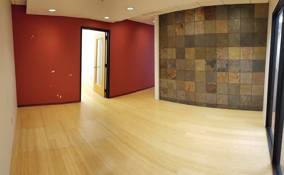 More Photos Of 275 Joliet St, Dyer Office For Sale