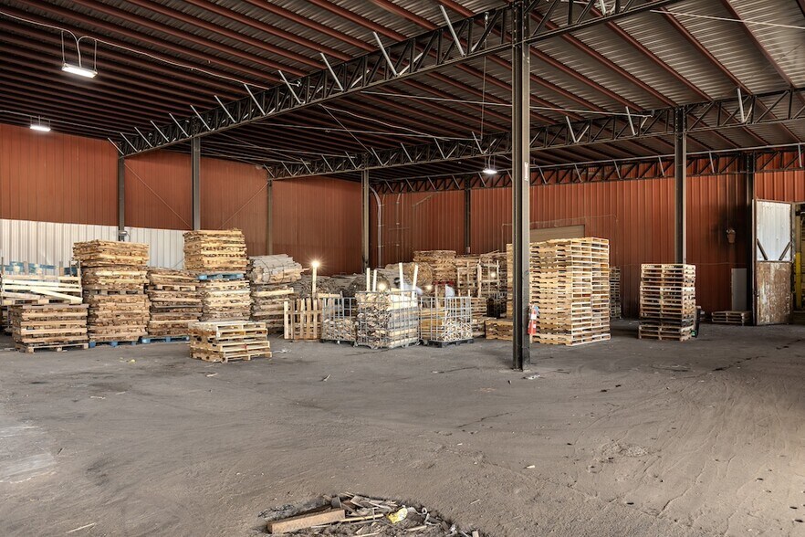 More Photos Of 1200 Bissell St, Venice Warehouse For Sale