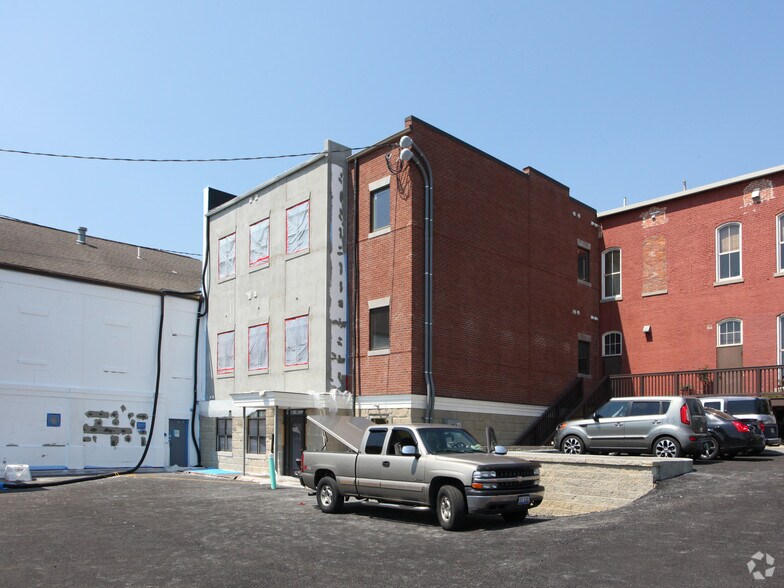 More Photos Of 92 N Sandusky St, Delaware Storefront Retail Office For Lease