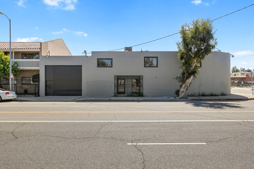 More Photos Of 18536 Oxnard St, Tarzana Warehouse For Sale