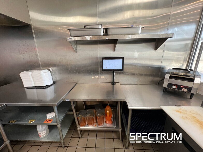 More Photos Of 21514-21534 Devonshire St, Chatsworth Storefront For Lease