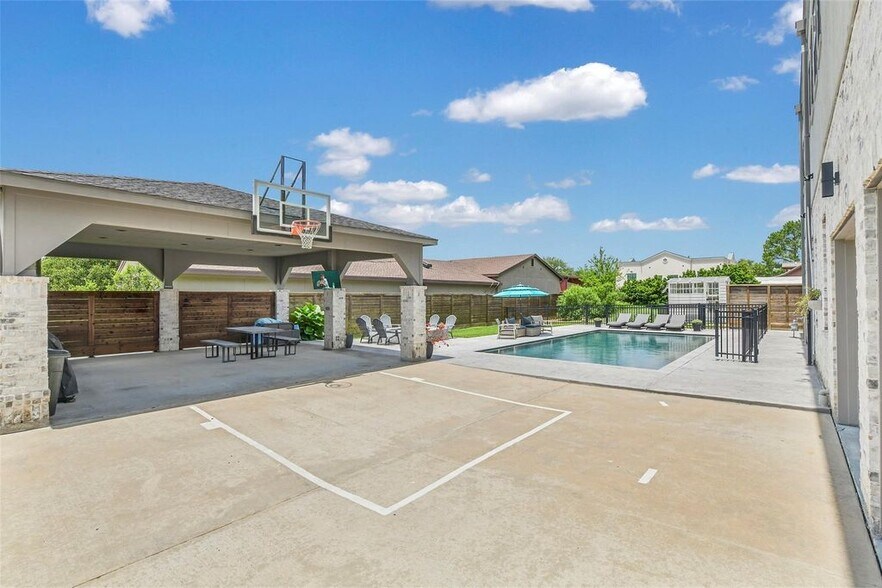 More Photos Of 316 Morningside Dr, Friendswood Loft Creative Space For Sale