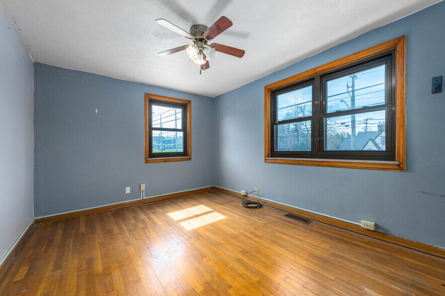 More Photos Of 5203 Turney Rd, Garfield Heights Bar For Sale