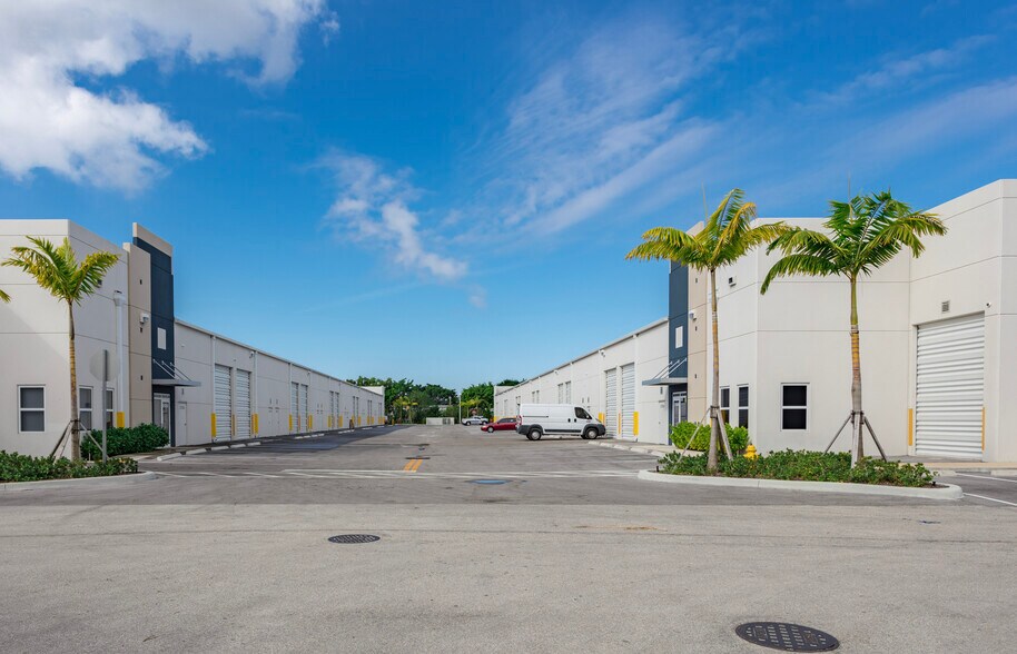 More Photos Of 21000 Sheridan St, Fort Lauderdale Warehouse For Lease