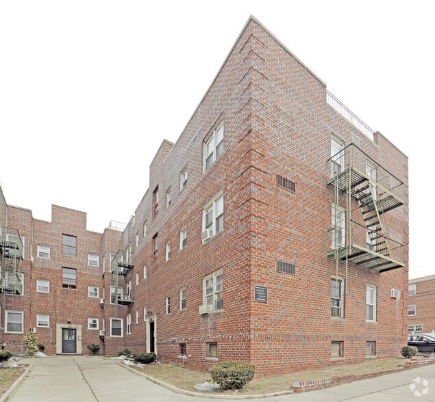 More Photos Of 13301 Booth Memorial Ave, Flushing Apartments For Sale