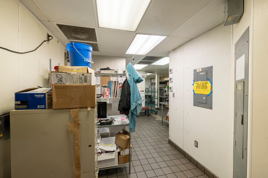 More Photos Of 12203 Hawthorne Blvd, Hawthorne Storefront For Sale