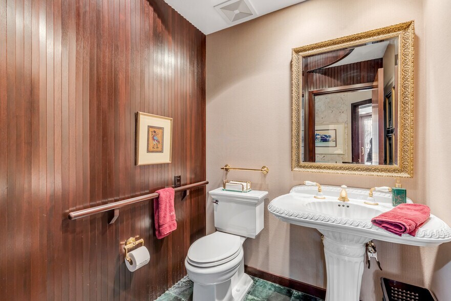 More Photos Of 100-104 Riverside Dr, New Smyrna Beach Office For Sale