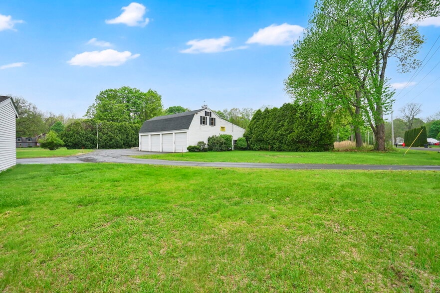 More Photos Of 91 Squawfield Rd, Westfield Service For Sale