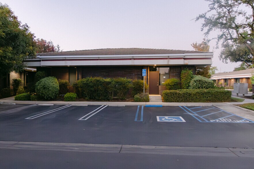 More Photos Of 1015 N Demaree Rd, Visalia Office For Lease