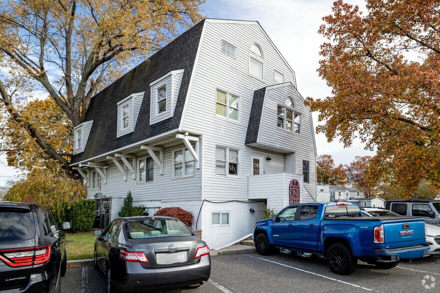 More Photos Of 1 Village Plz, Kings Park Office For Lease