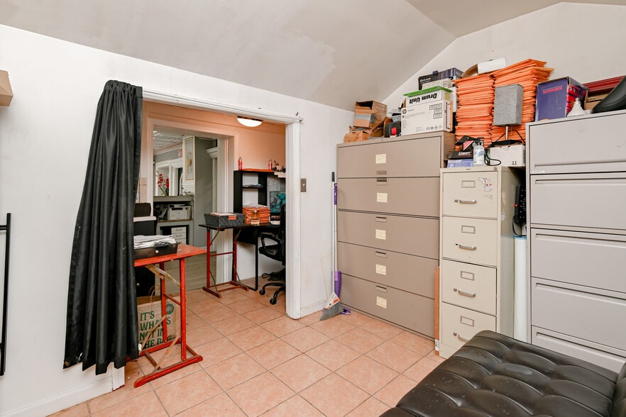 More Photos Of 385 New Park Ave, Hartford Auto Repair For Sale