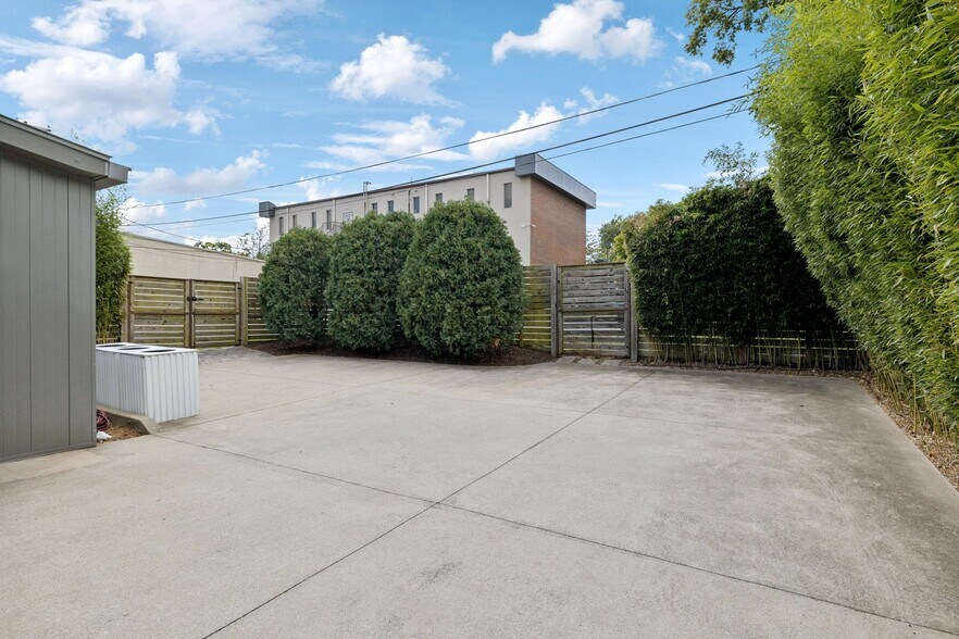 More Photos Of 2517 White Ave, Nashville Office Residential For Sale