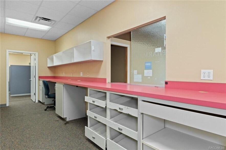 More Photos Of 102 E Highland Blvd, Inverness Drugstore For Sale
