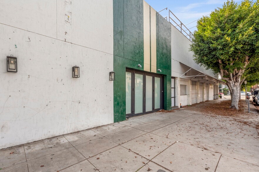 More Photos Of 650 N La Cienega Blvd, West Hollywood Restaurant For Lease