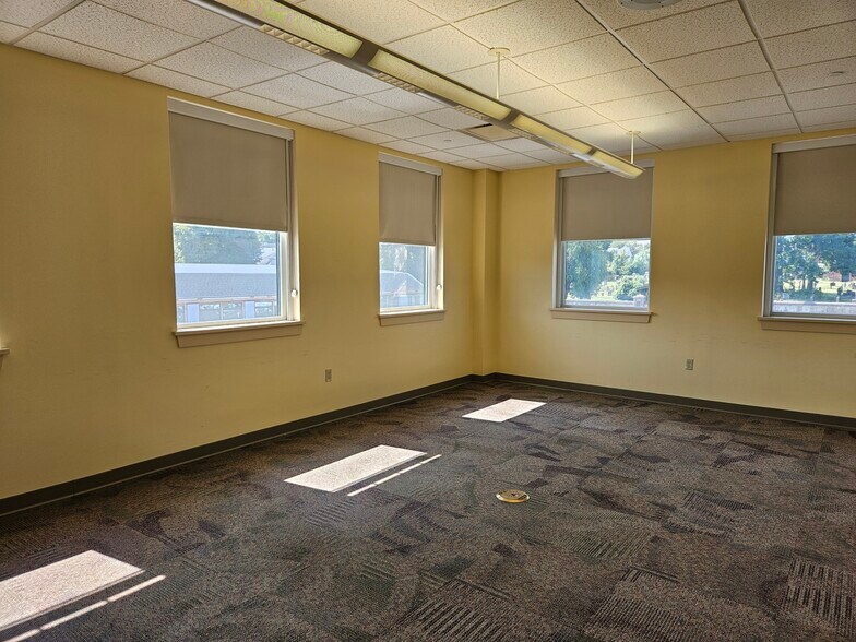More Photos Of 575 Main St, Middletown Medical For Lease