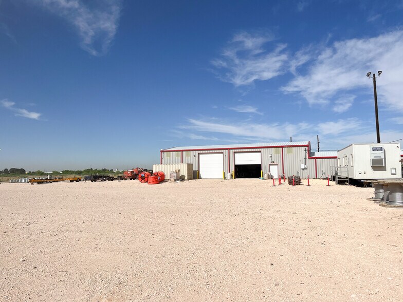 More Photos Of 3611 N US Highway 87, Big Spring Warehouse For Lease