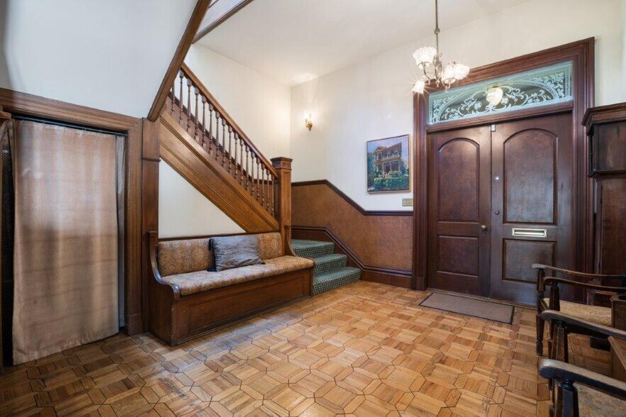 More Photos Of 653 11th St, Oakland Loft Creative Space For Sale