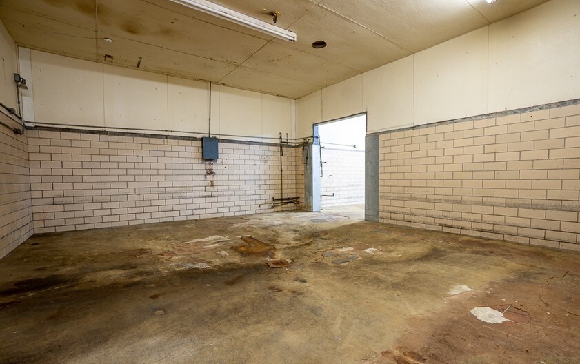 More Photos Of 227 S Philadelphia Ave, Shawnee Warehouse For Sale