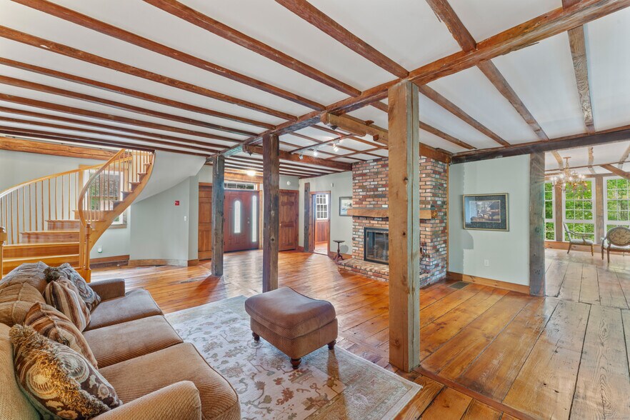 More Photos Of 11 Glen Rd, Sandy Hook Apartments For Sale