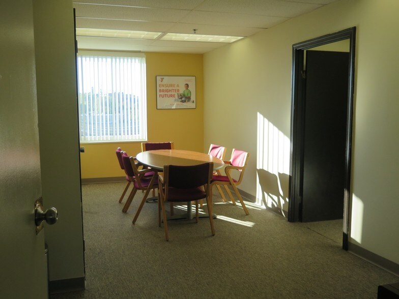 More Photos Of 101 Amesbury St, Lawrence Medical For Lease