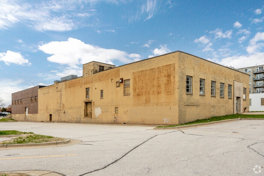 More Photos Of 1100 Cherry St, Des Moines Warehouse For Lease