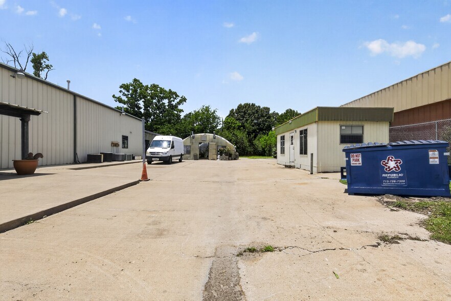 More Photos Of 2920 Dairy Ashford Rd, Houston Showroom For Sale