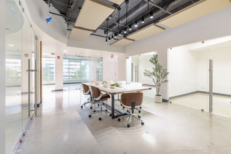 More Photos Of 1680 Meridian Ave, Miami Beach Office For Lease