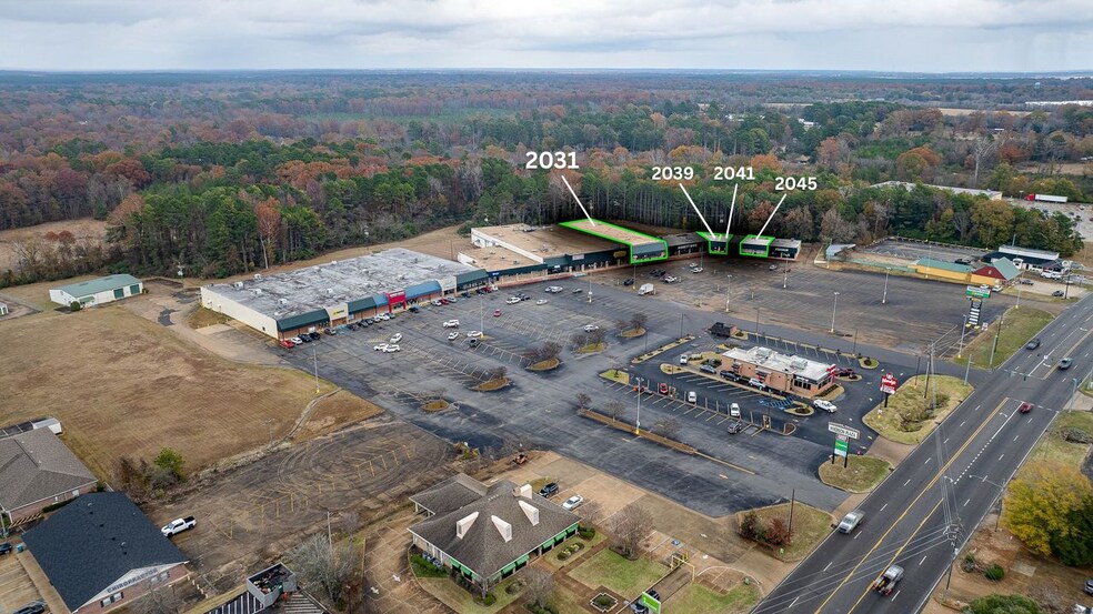 More Photos Of 2031 E Madison Ave, Bastrop General Retail For Lease