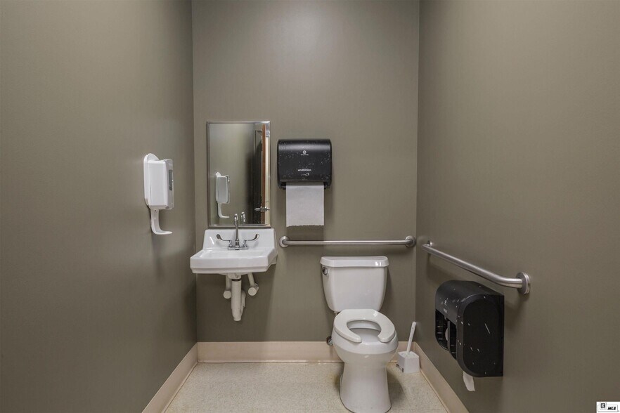 More Photos Of 3995 Sterlington Rd, Monroe Medical For Sale