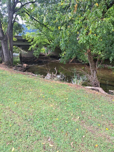 More Photos Of 2400 Volunteer Pky, Bristol Loft Creative Space For Sale