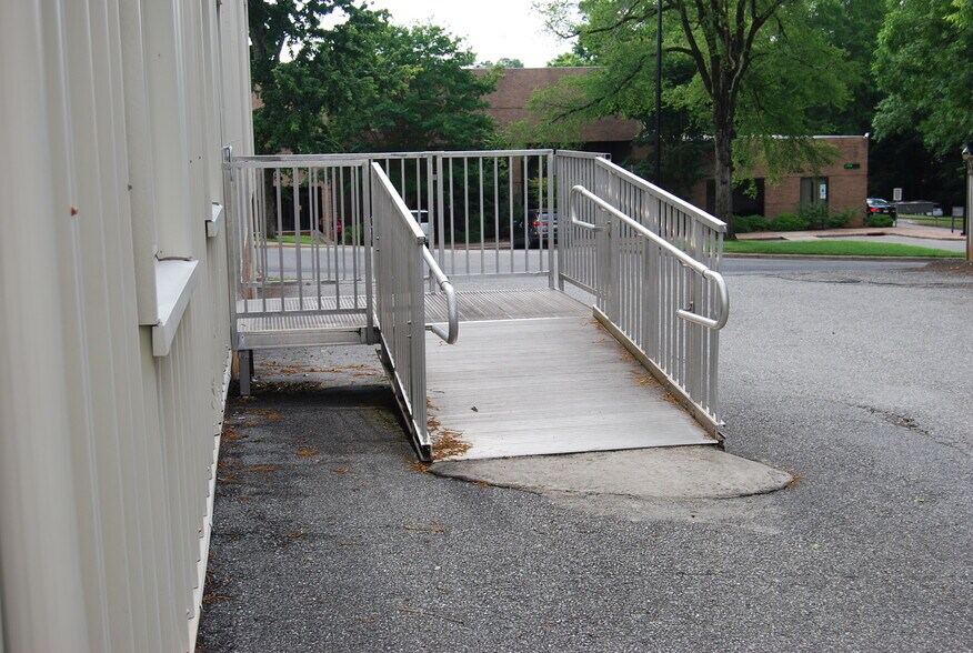 More Photos Of 301 S Battleground Ave, Kings Mountain Specialty For Sale