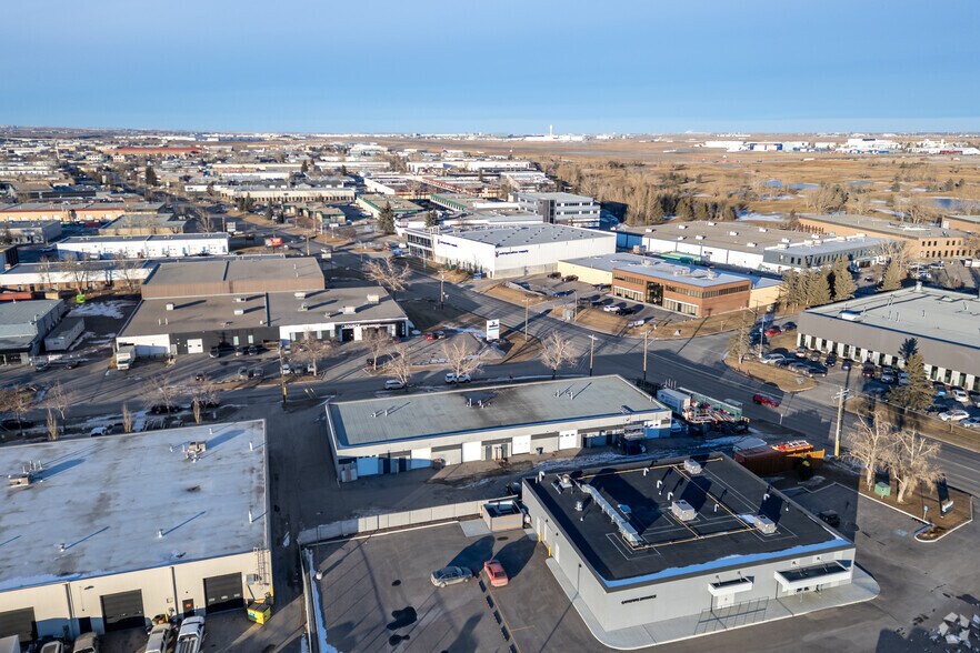 More Photos Of 1247 36th Ave NE, Calgary Warehouse For Lease