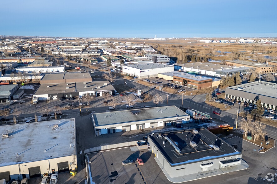 More Photos Of 1247 36th Ave NE, Calgary Warehouse For Lease
