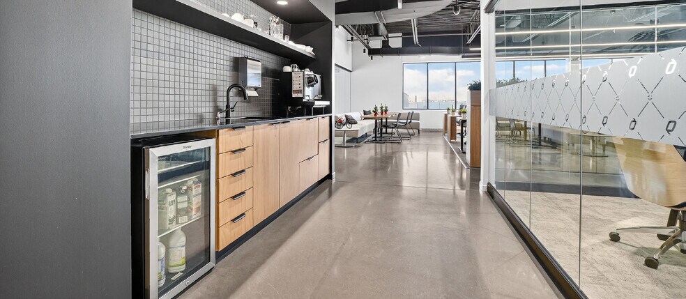 More Photos Of 401 Rue Louis-Blériot, Mascouche Flex For Sale