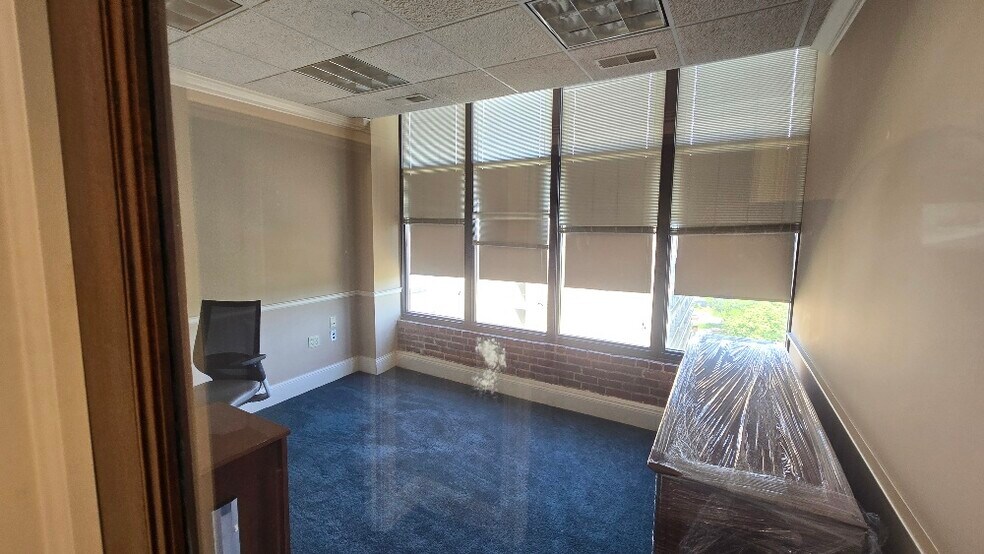 More Photos Of 1108 3rd Ave, Huntington Office For Lease